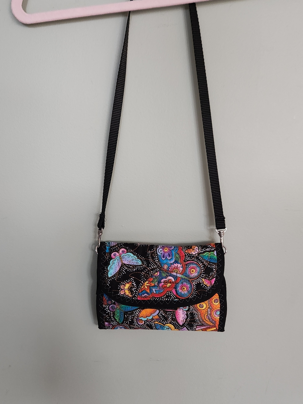 Source Unknown Black Crossbody Bag with Multicolor Paisley Floral Print
